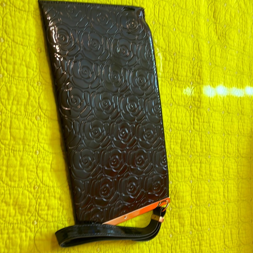 Black rouses hand wallet